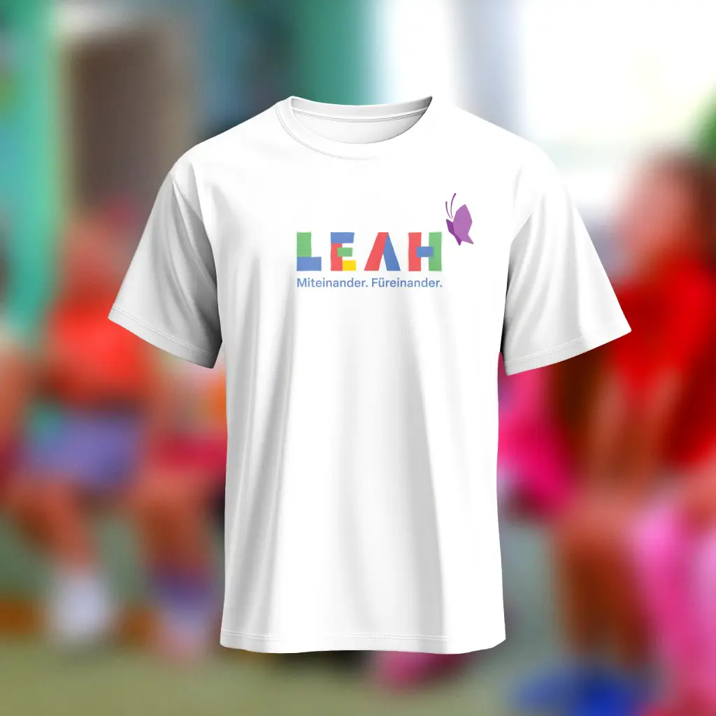 Unisex T-Shirt "LEAH" – Mode mit Herz